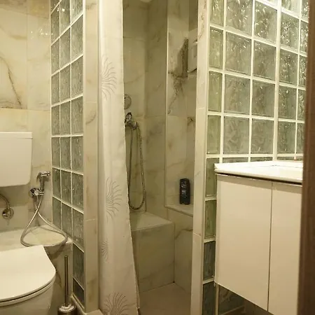 Apartment Stylish Kosher Oasis Near The Airport And Beach
