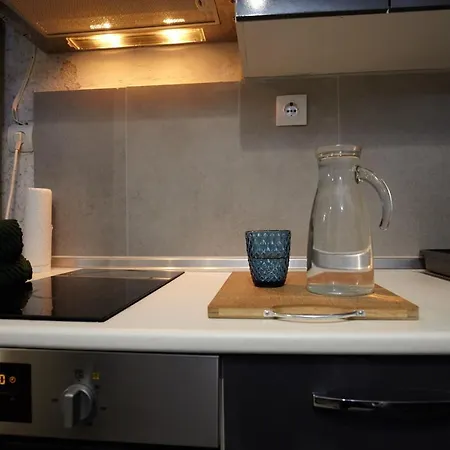 Stylish Kosher Oasis Near The Airport And Beach Apartment *