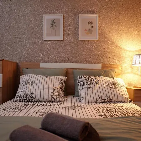 Stylish Kosher Oasis Near The Airport And Beach Apartment